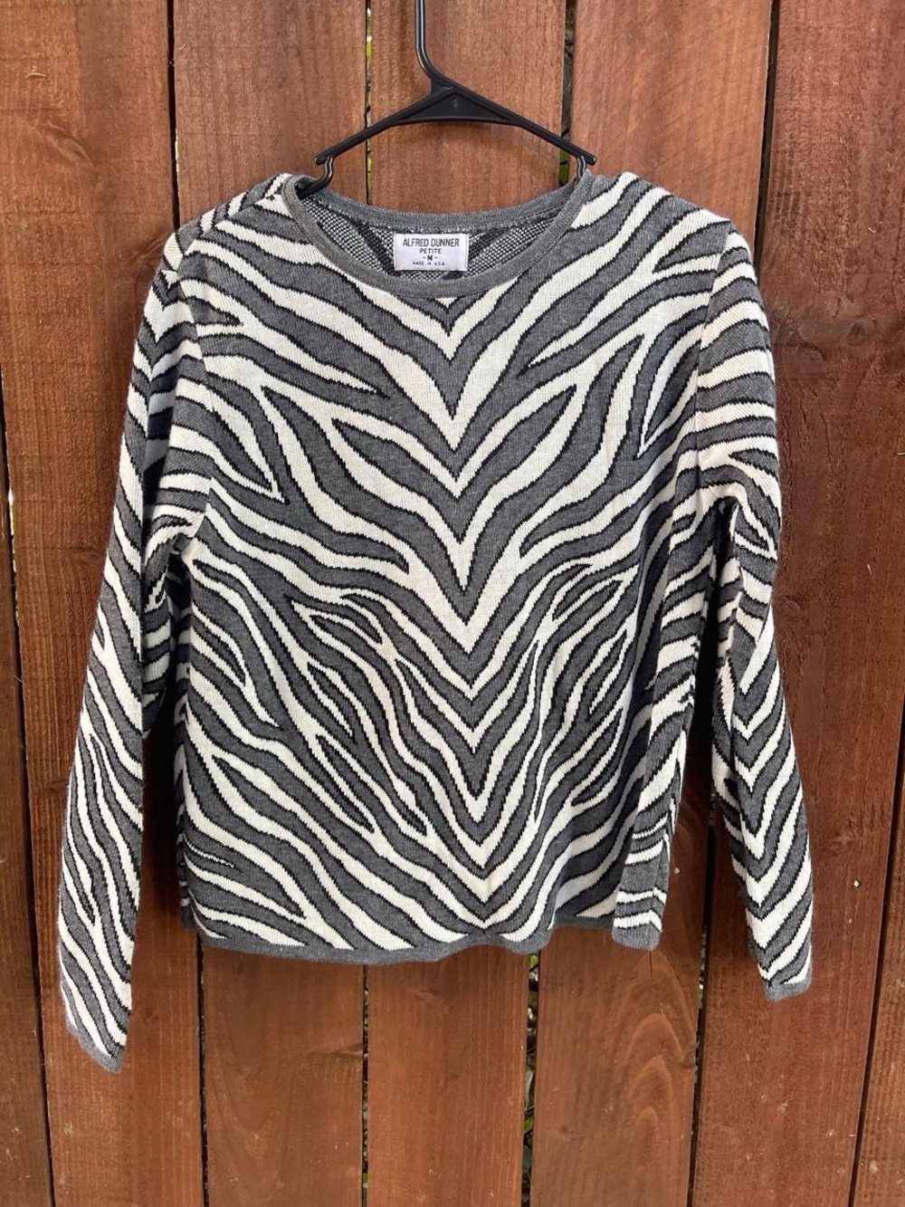 Alfred Dunner Petite Medium Zebra Print Knit Sweater Gray White Crew Neck
